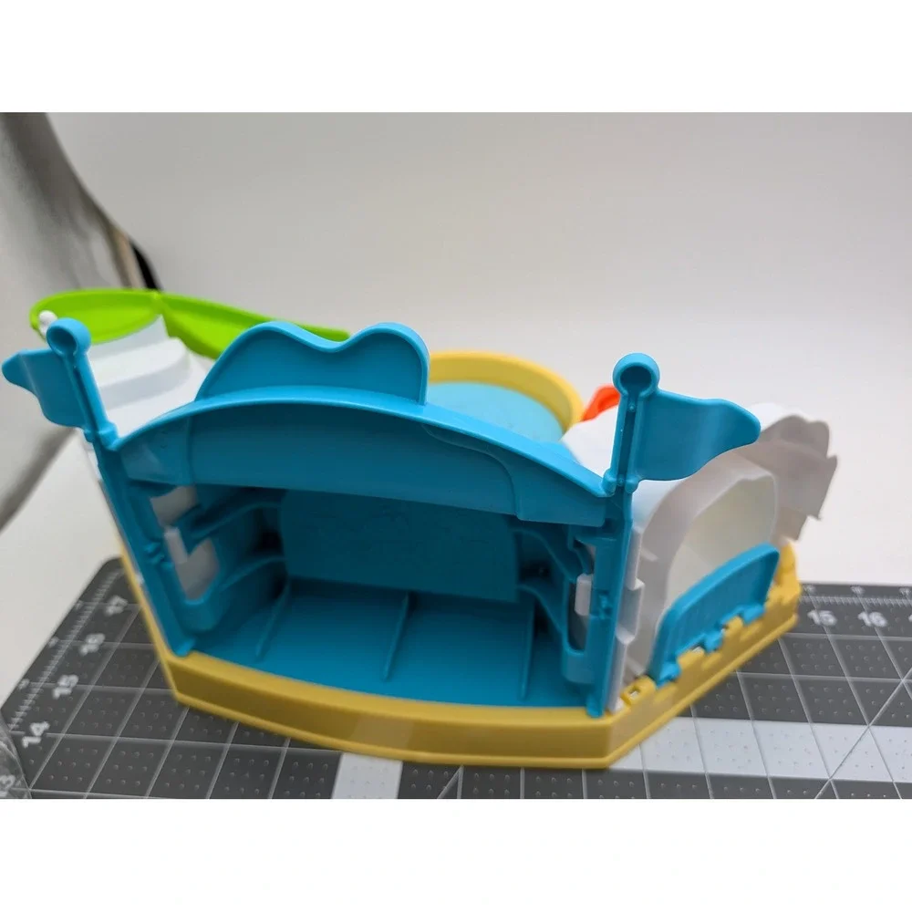 Fisher Price Little People Aquarium BGC32 Yellow‎ Blue Slide Pool 2013